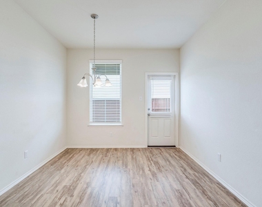 790 Pepperbark Loop - Photo Thumbnail 6