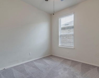 790 Pepperbark Loop - Photo Thumbnail 13