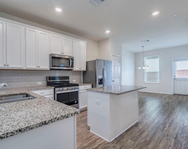 790 Pepperbark Loop - Photo Thumbnail 4
