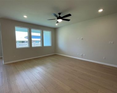270 Grand Teton Dr - Photo Thumbnail 5