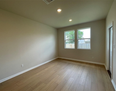 270 Grand Teton Dr - Photo Thumbnail 7