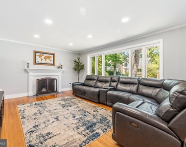3604 Husted Drive - Photo Thumbnail 3