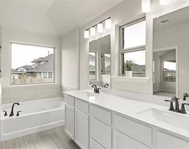 112 Falkland St - Photo Thumbnail 21