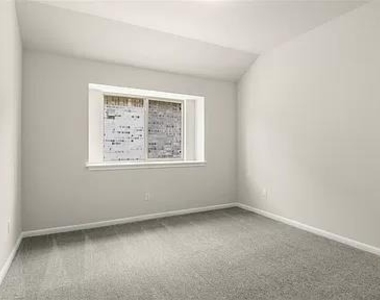 112 Falkland St - Photo Thumbnail 16