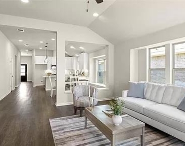 112 Falkland St - Photo Thumbnail 8