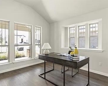 112 Falkland St - Photo Thumbnail 4