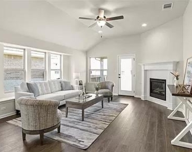 112 Falkland St - Photo Thumbnail 7
