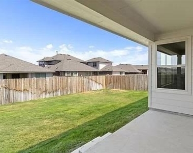 112 Falkland St - Photo Thumbnail 25