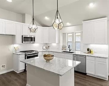 112 Falkland St - Photo Thumbnail 14