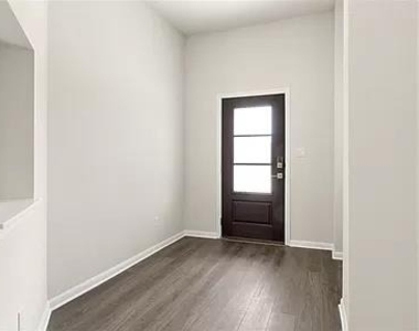 112 Falkland St - Photo Thumbnail 2