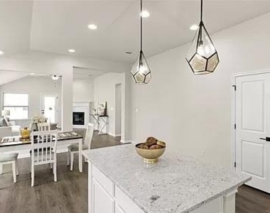 112 Falkland St - Photo Thumbnail 12