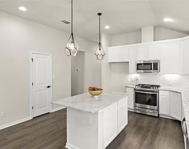 112 Falkland St - Photo Thumbnail 11
