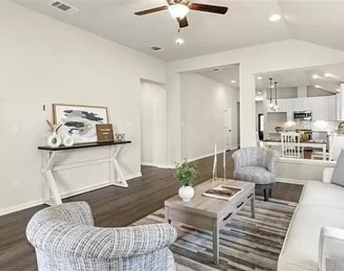 112 Falkland St - Photo Thumbnail 5