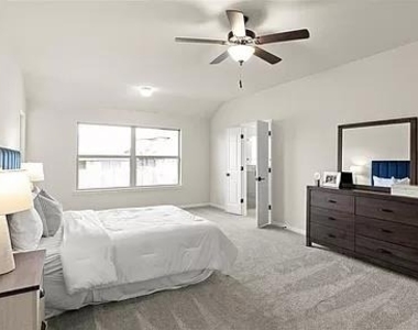 112 Falkland St - Photo Thumbnail 18