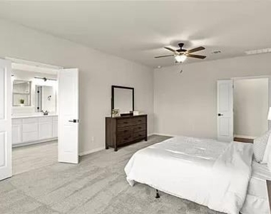 112 Falkland St - Photo Thumbnail 19