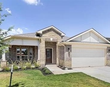 112 Falkland St - Photo Thumbnail 1