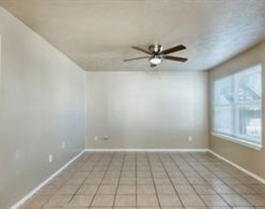 1102 Southwalk St - Photo Thumbnail 1