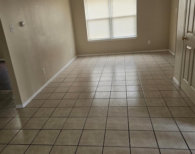 1102 Southwalk St - Photo Thumbnail 12