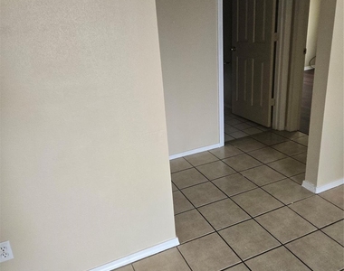 1102 Southwalk St - Photo Thumbnail 11