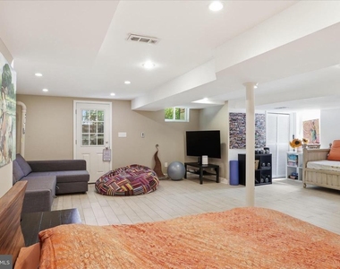 3221 Coquelin Terrace - Photo Thumbnail 32