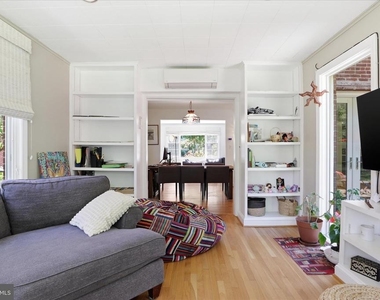 3221 Coquelin Terrace - Photo Thumbnail 8