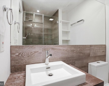 3221 Coquelin Terrace - Photo Thumbnail 20