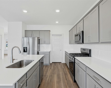 432 Wilshire Rd - Photo Thumbnail 8