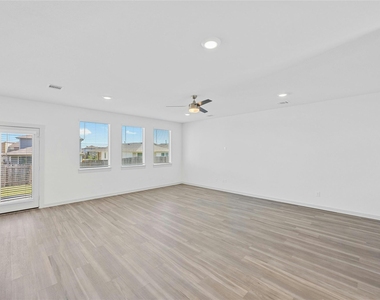 432 Wilshire Rd - Photo Thumbnail 2