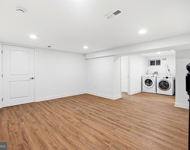 5605 Wood Way - Photo Thumbnail 14