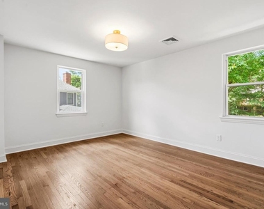 5605 Wood Way - Photo Thumbnail 10