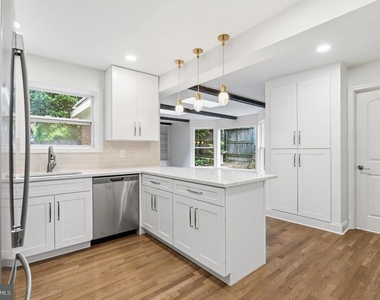 5605 Wood Way - Photo Thumbnail 6