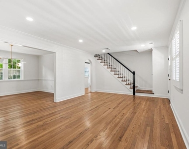 5605 Wood Way - Photo Thumbnail 2