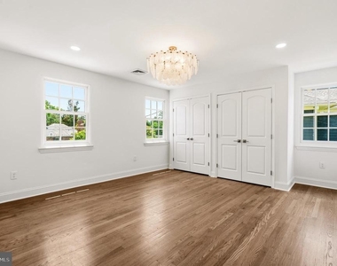 5605 Wood Way - Photo Thumbnail 12