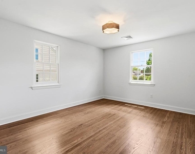 5605 Wood Way - Photo Thumbnail 9
