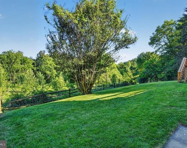 7705 Zulima Court - Photo Thumbnail 32