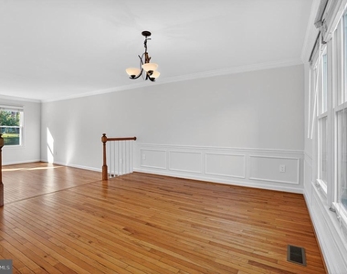 7705 Zulima Court - Photo Thumbnail 8
