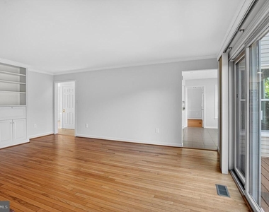7705 Zulima Court - Photo Thumbnail 10