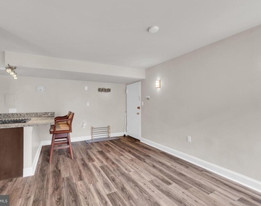 5107 Crossfield Court - Photo Thumbnail 3