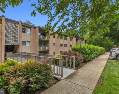 5107 Crossfield Court - Photo Thumbnail 2