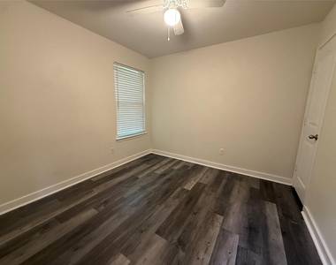 4305 Big Bend Trl - Photo Thumbnail 7