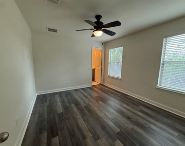 4305 Big Bend Trl - Photo Thumbnail 4