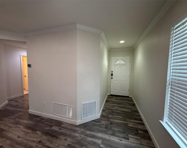 4305 Big Bend Trl - Photo Thumbnail 10