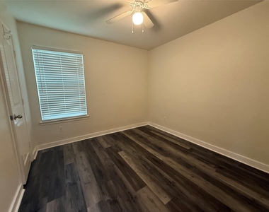 4305 Big Bend Trl - Photo Thumbnail 8