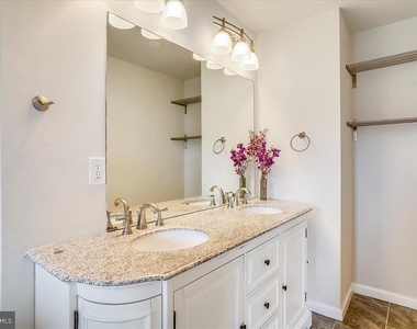 8830 Thomas Lea - Photo Thumbnail 41