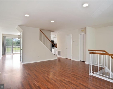 8830 Thomas Lea - Photo Thumbnail 6