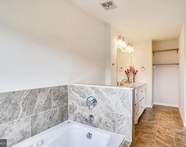 8830 Thomas Lea - Photo Thumbnail 43