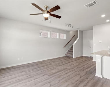 605 W South St St - Photo Thumbnail 3