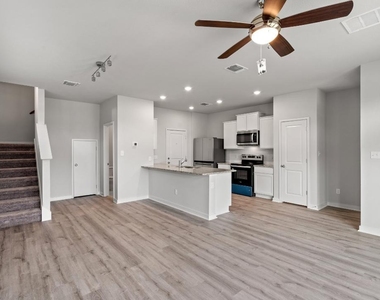 605 W South St St - Photo Thumbnail 4
