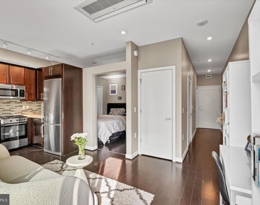 1320 Fenwick Lane - Photo Thumbnail 25