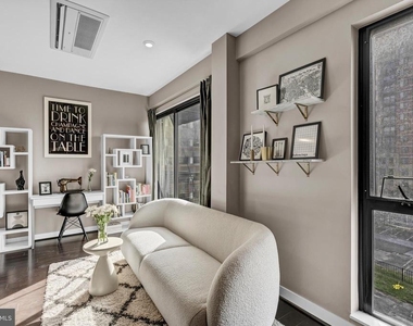 1320 Fenwick Lane - Photo Thumbnail 32